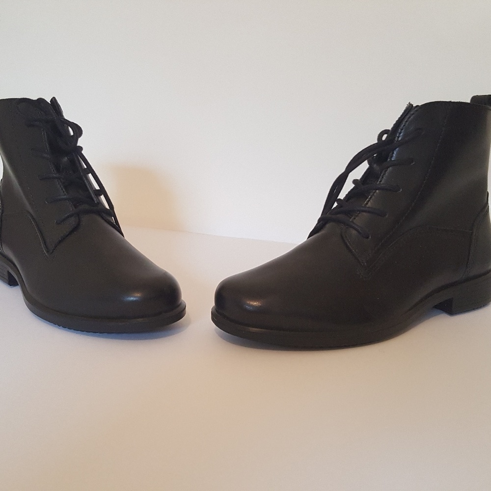 Ecco Touch 25 Mid Lace Women's Boot -- Size 5.5